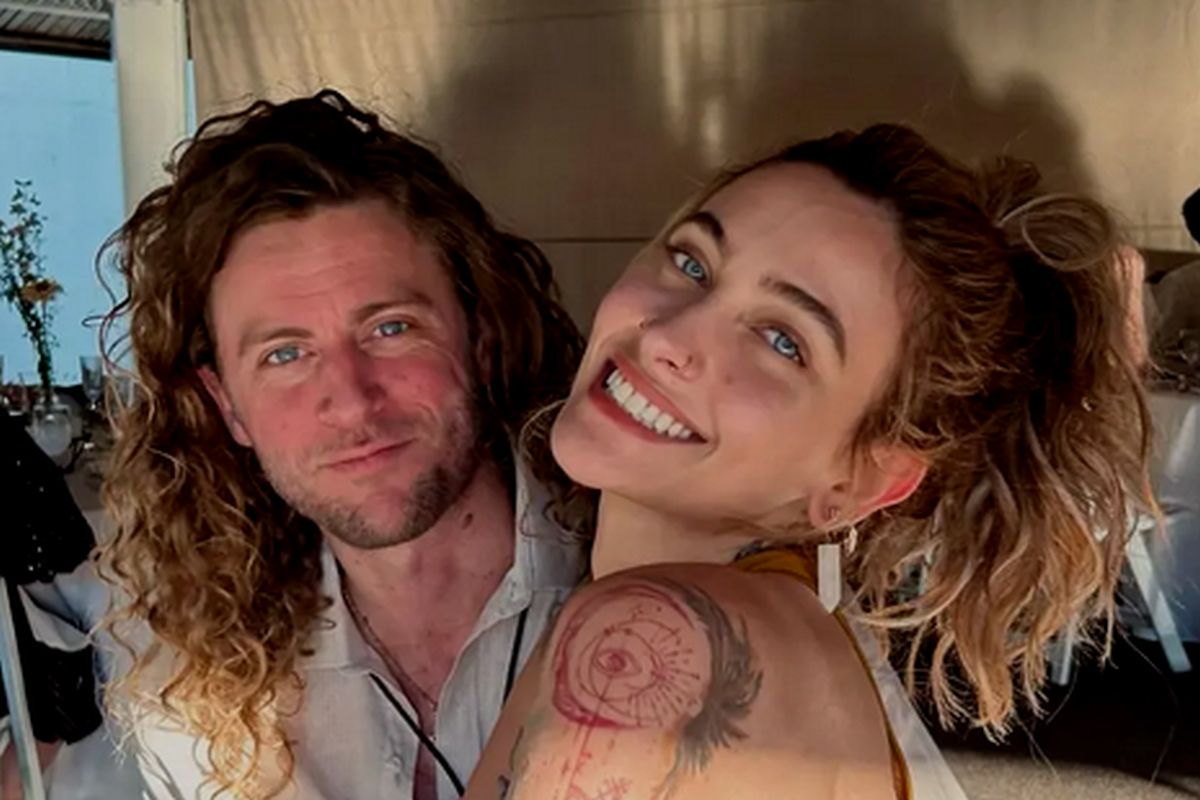 Filha de Michael Jackson está noiva